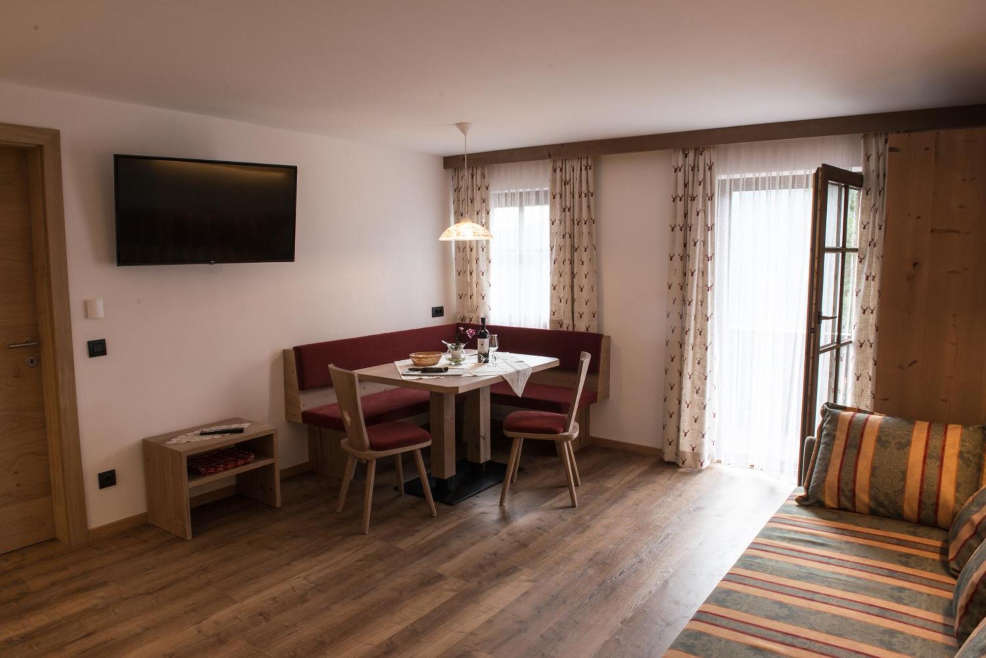 Da Kathi Aparthotel Innichen Buitenkant foto