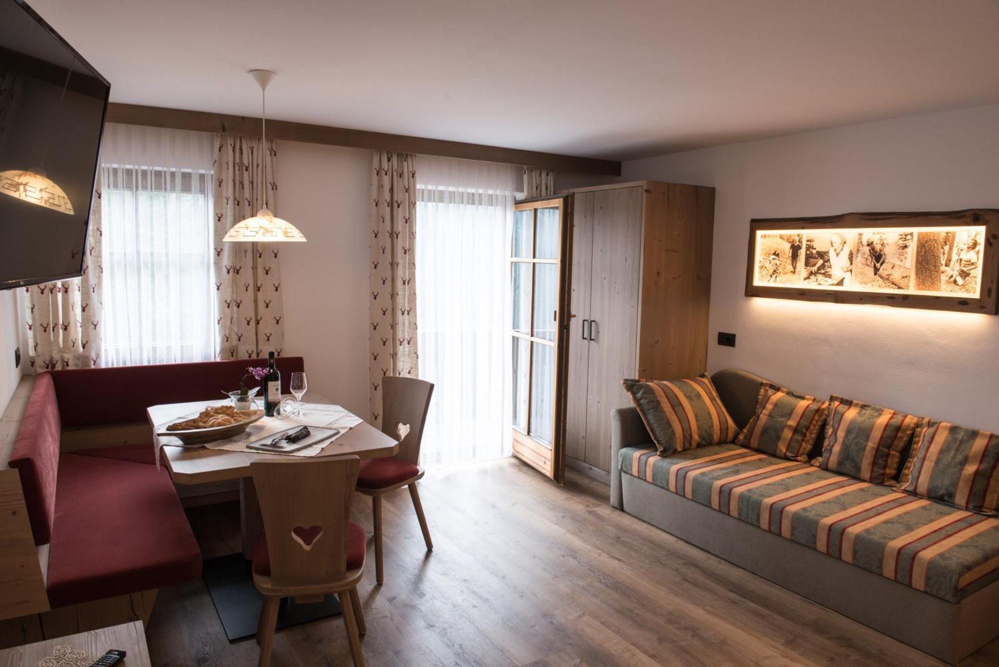 Da Kathi Aparthotel Innichen Buitenkant foto