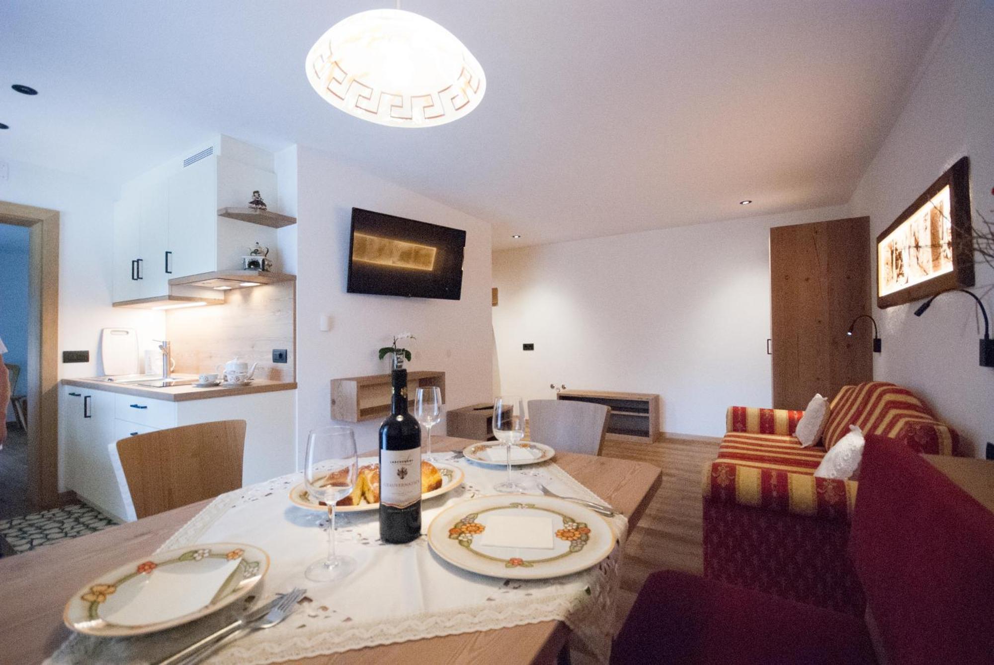 Da Kathi Aparthotel Innichen Buitenkant foto