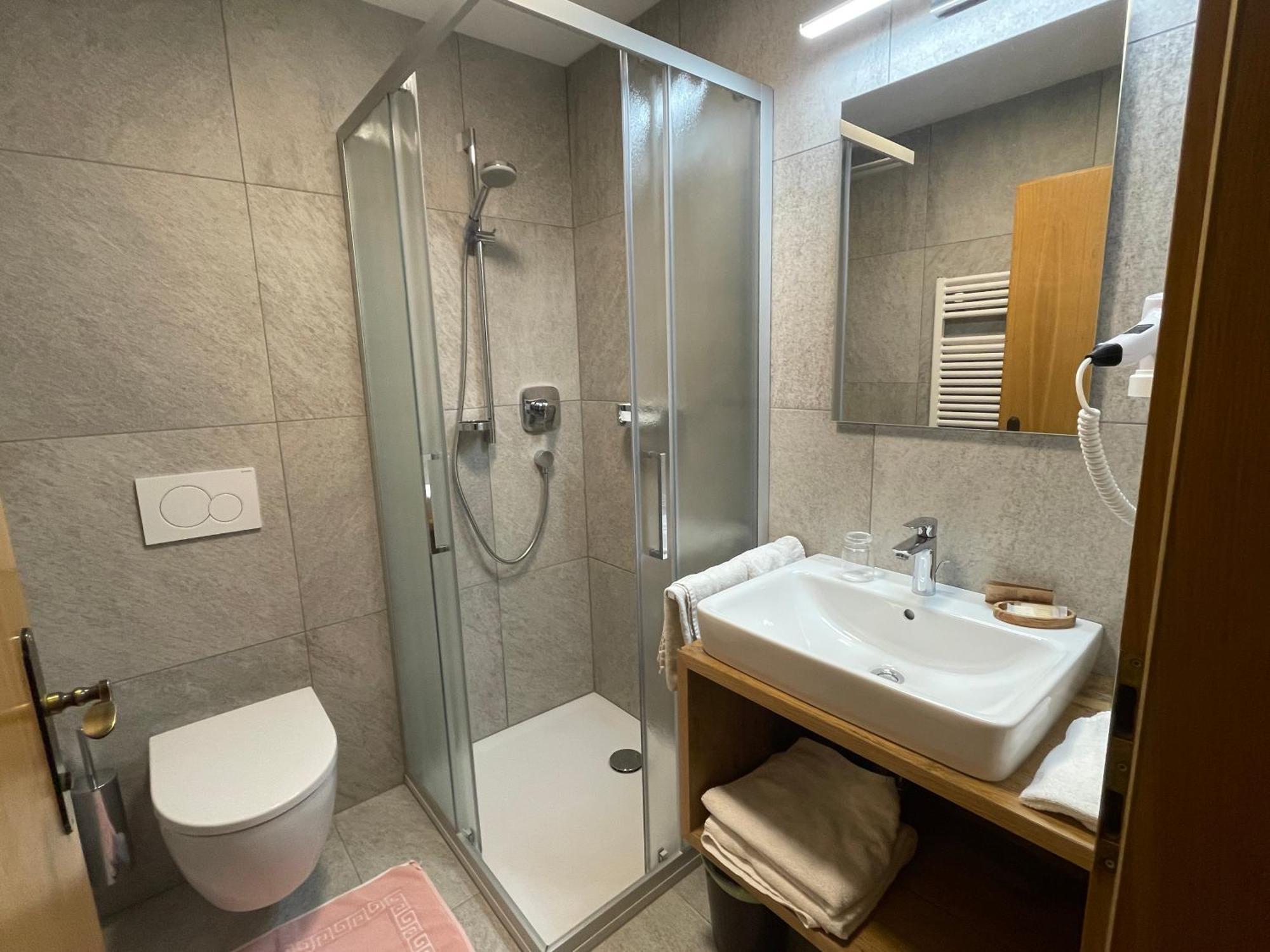 Da Kathi Aparthotel Innichen Buitenkant foto