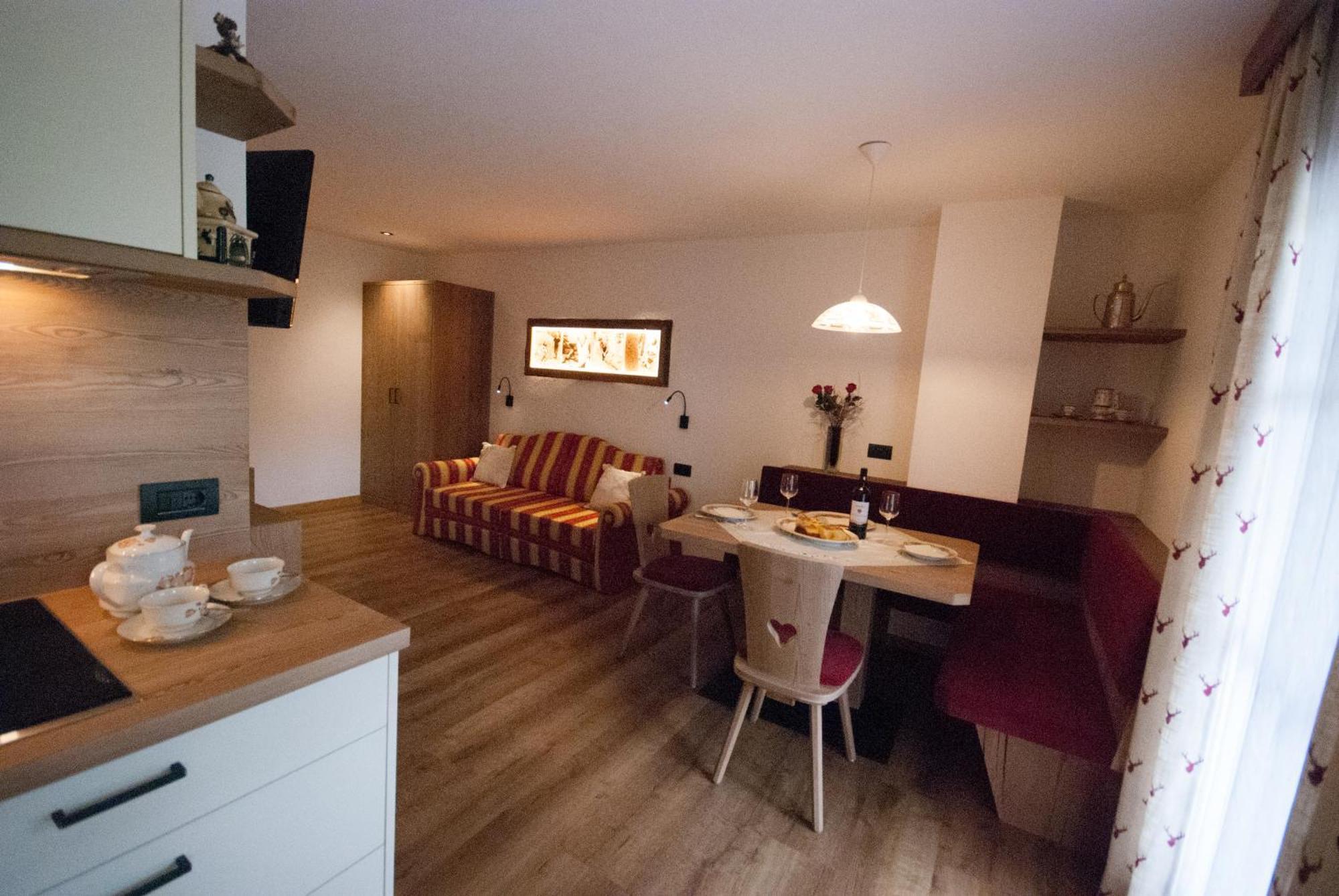 Da Kathi Aparthotel Innichen Buitenkant foto